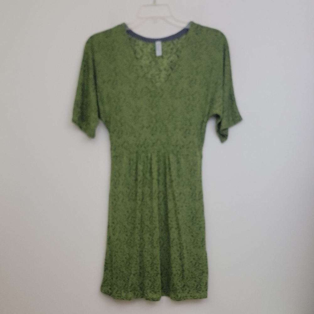 Green & Dark Gray Print Lightweight V-Neck Short Sleeve Dress By Soybu M